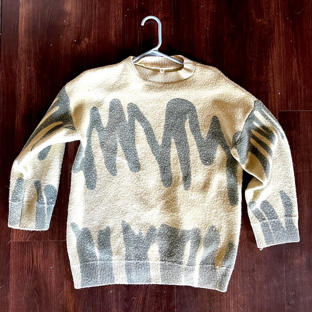 GREEN PATTERN SWEATER SIZE MEDIUM